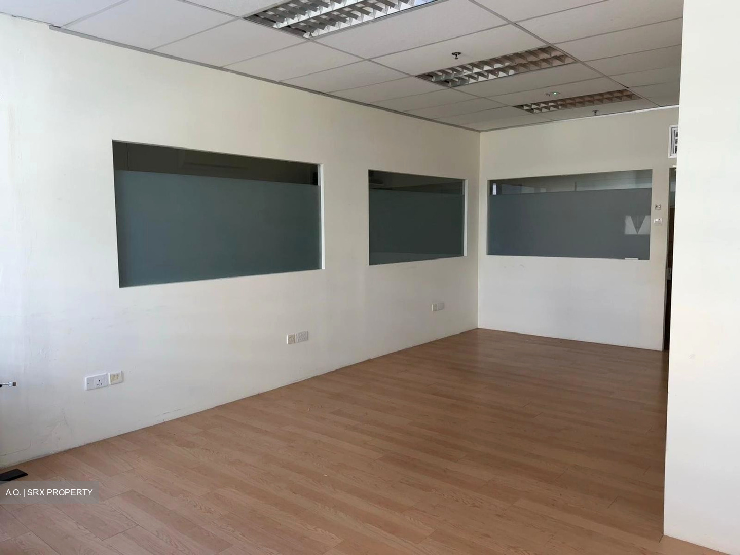 Tradehub 21 (D22), Office #531413991